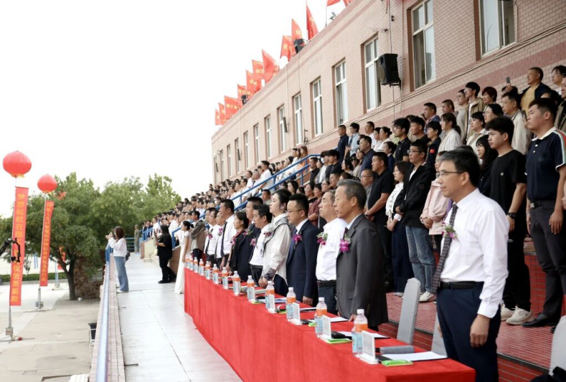 青春逐梦 强国有我——beat365英国官网2025级新生开学典礼暨军训结营式盛大举行