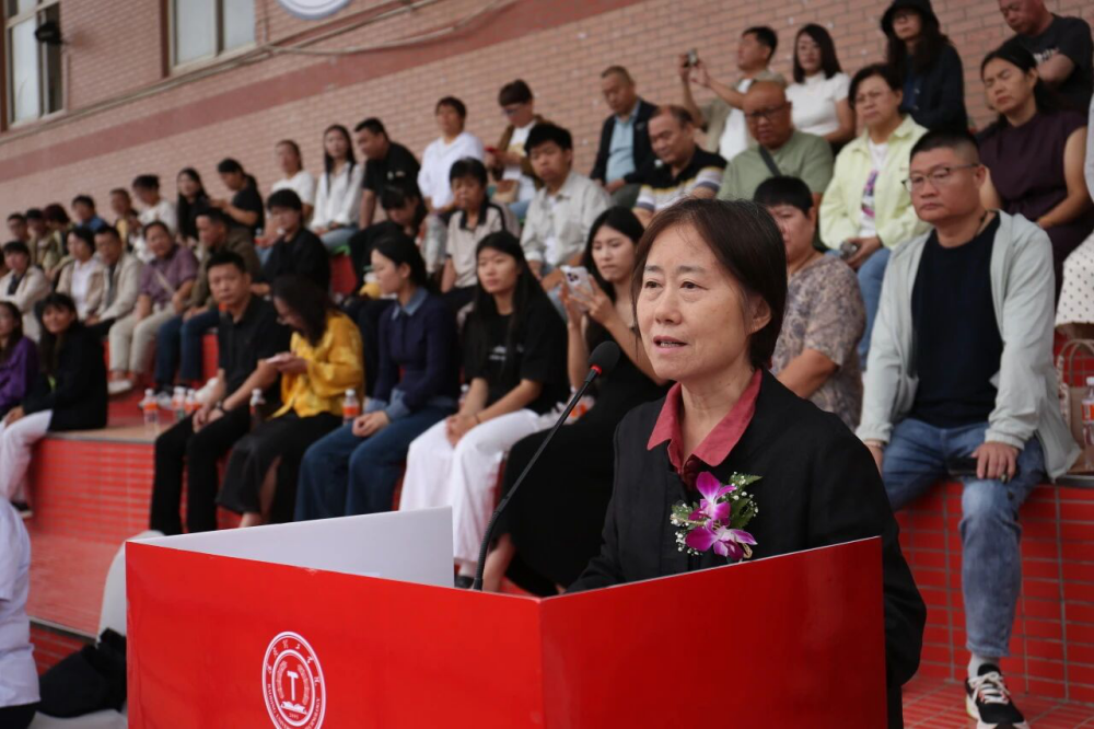 青春逐梦 强国有我——beat365英国官网2025级新生开学典礼暨军训结营式盛大举行