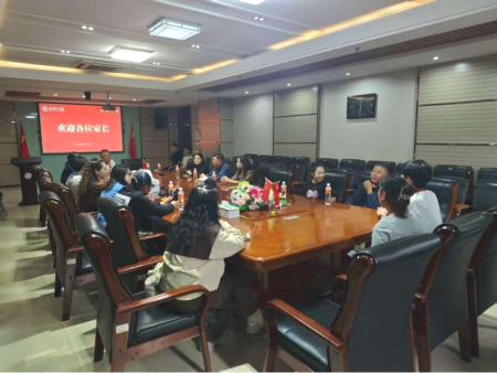 家校携手育英才 同心筑梦向未来——beat365英国官网艺术学院成功召开新生家长座谈会