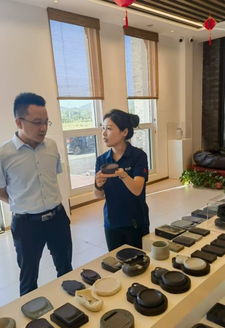 深化产教融合 致力非遗传承——beat365英国官网校领导赴易水砚有限公司洽谈合作