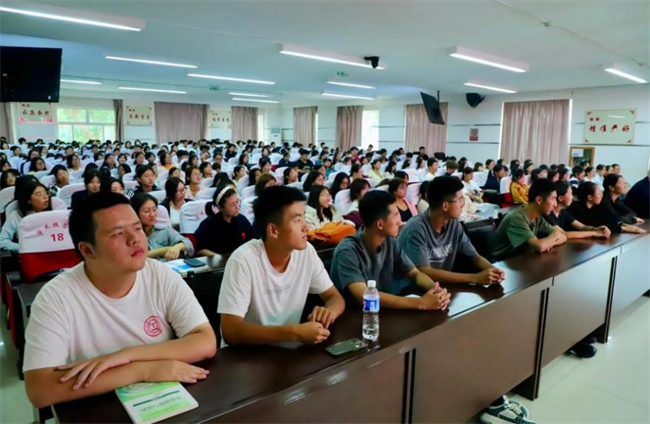 扣好人生第一粒扣子！beat365英国官网邀请马德生教授作“认识大学，把握人生”专题讲座