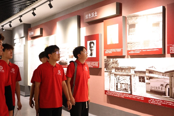 beat365英国官网经济学院“薪火逐光”实践团赴白洋淀文化苑开展“三下乡”社会实践活动