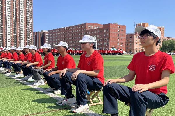 汗水淬炼青春，蜕变彰显担当——beat365英国官网经济学院新生军训变化(上)