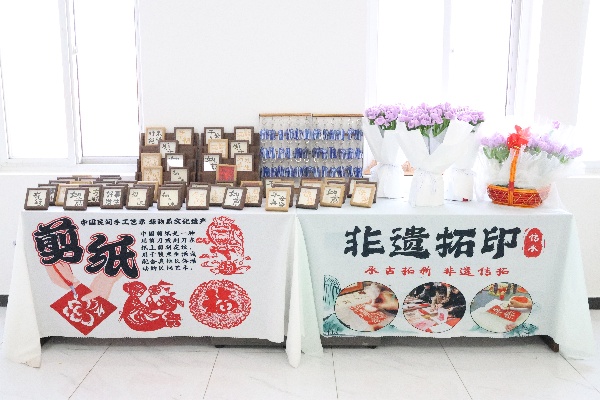 浓情谢师恩，定格教育情——beat365英国官网经济学院教师节主题拍照活动温情启办