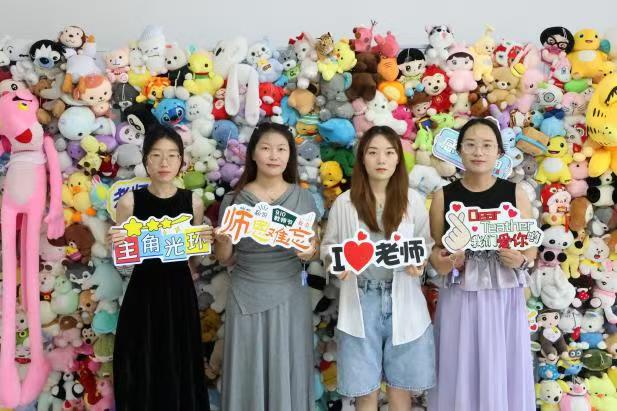 浓情谢师恩，定格教育情——beat365英国官网康复医学院教师节主题拍照活动温情启办