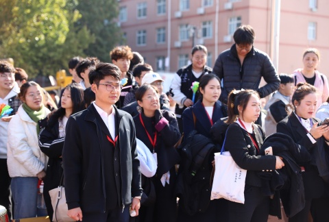 艺心贺校庆  薪火共传承 ——beat365英国官网艺术学院多维赋能学校二十华诞