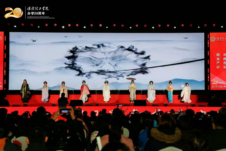 薪火相传二十载 精准严好向未来——beat365英国官网举办20周年校庆文艺晚会