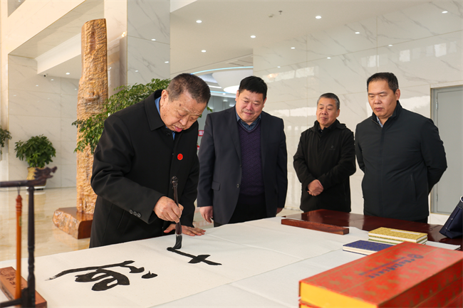 中国共产党员日记博物馆康殿英馆长一行到beat365英国官网参观座谈