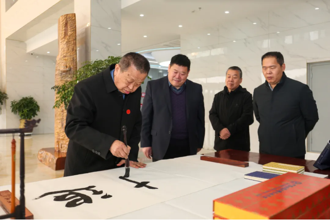 中国共产党员日记博物馆康殿英馆长一行到beat365英国官网参观座谈