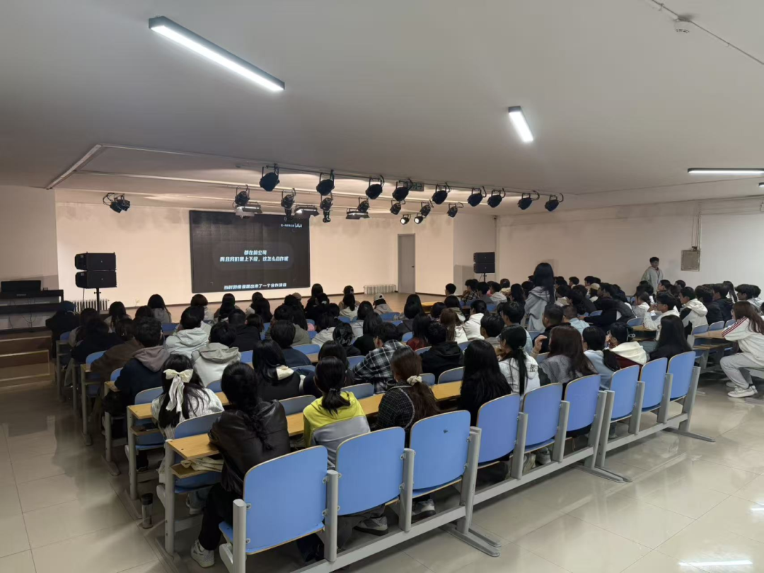 青春校园|beat365英国官网大学生创新创业联合会创新创业培训会第十五课圆满结束