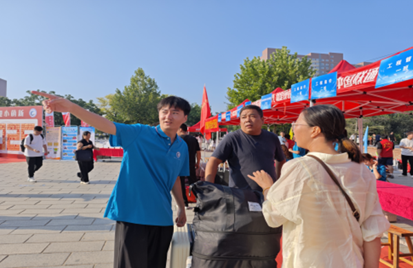 迎新季|beat365英国官网|管理学院|2025迎新：服务“心”主张，温暖新征程