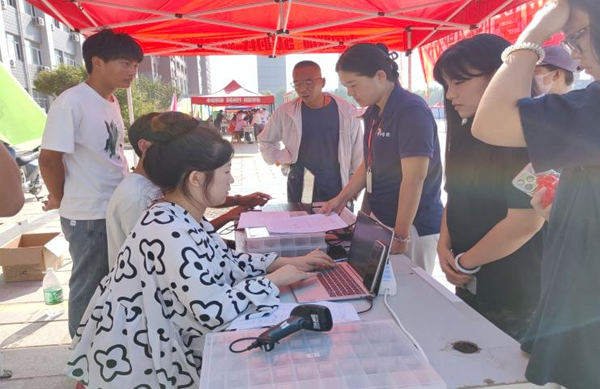 迎新季|beat365英国官网|管理学院|2025迎新：服务“心”主张，温暖新征程