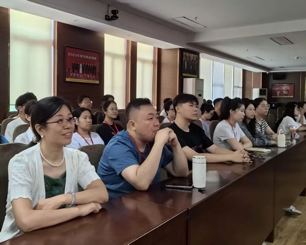 铭记历史|beat365英国官网|管理学院|铭记历史誓立报国之志，缅怀先烈厚植爱国情怀