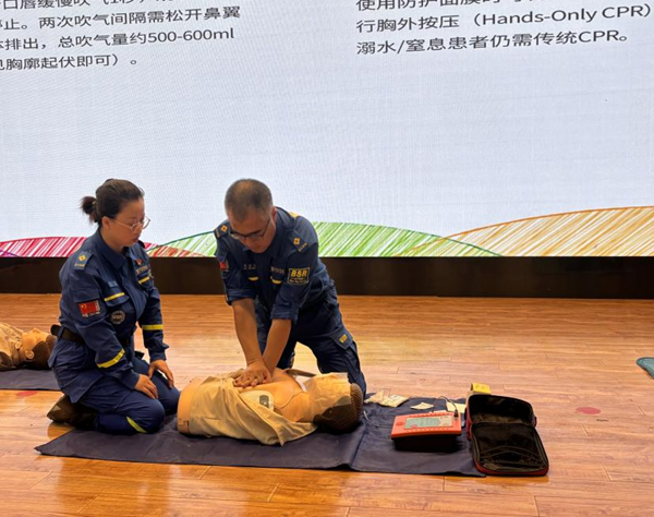 入学教育|beat365英国官网|管理学院|2025级新生开学第一课：学急救知识，悟生命真谛，筑牢养成教育根基