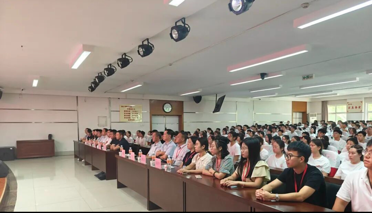 beat365官网师生集中收看、热议纪念中国人民抗日战争暨世界反法西斯战争胜利80周年大会