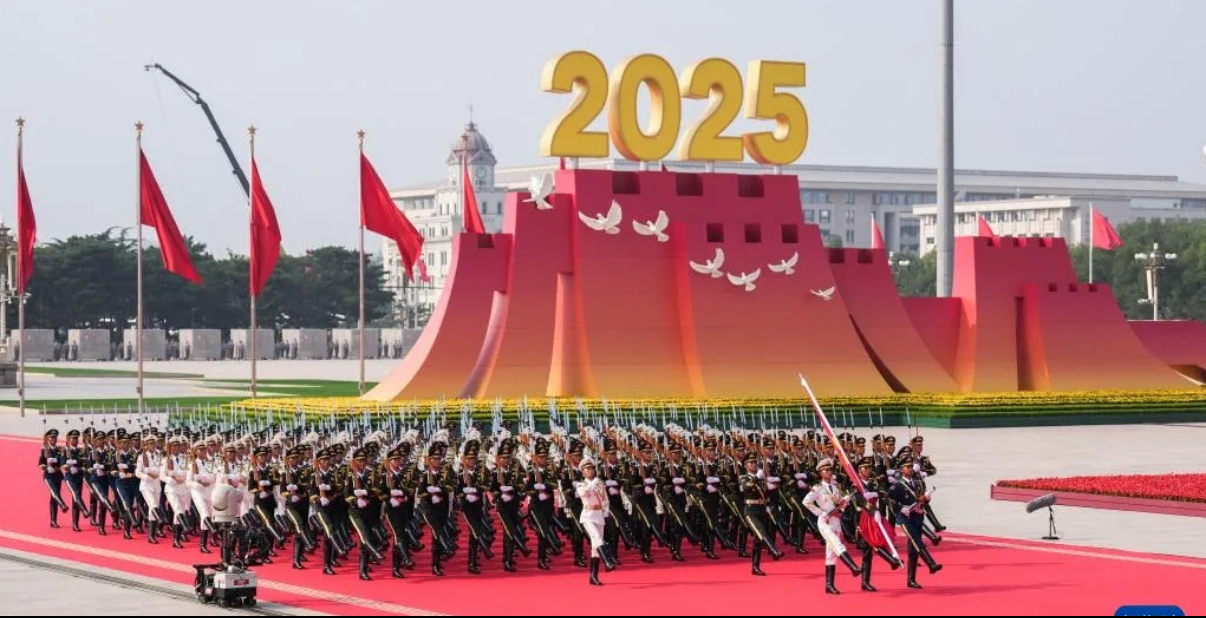 beat365官网师生集中收看、热议纪念中国人民抗日战争暨世界反法西斯战争胜利80周年大会