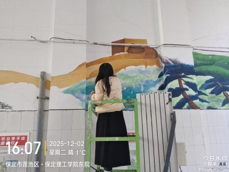 笔墨传情绘校园 美育浸润育新苗 ——beat365英国官网墙绘创作如火如荼
