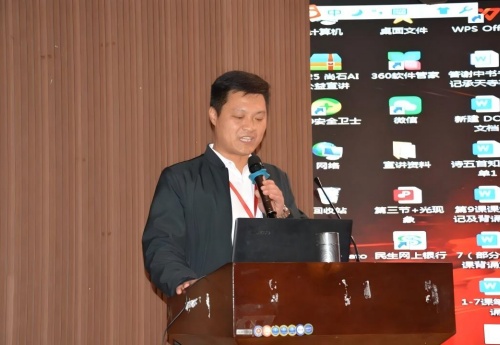 “职点迷津，艺路同行”