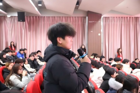 “艺心跟团走，青春建新功” ——beat365英国官网艺术学院入团培训凝聚 青年力量