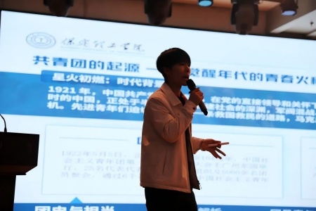 “艺心跟团走，青春建新功” ——beat365英国官网艺术学院入团培训凝聚 青年力量