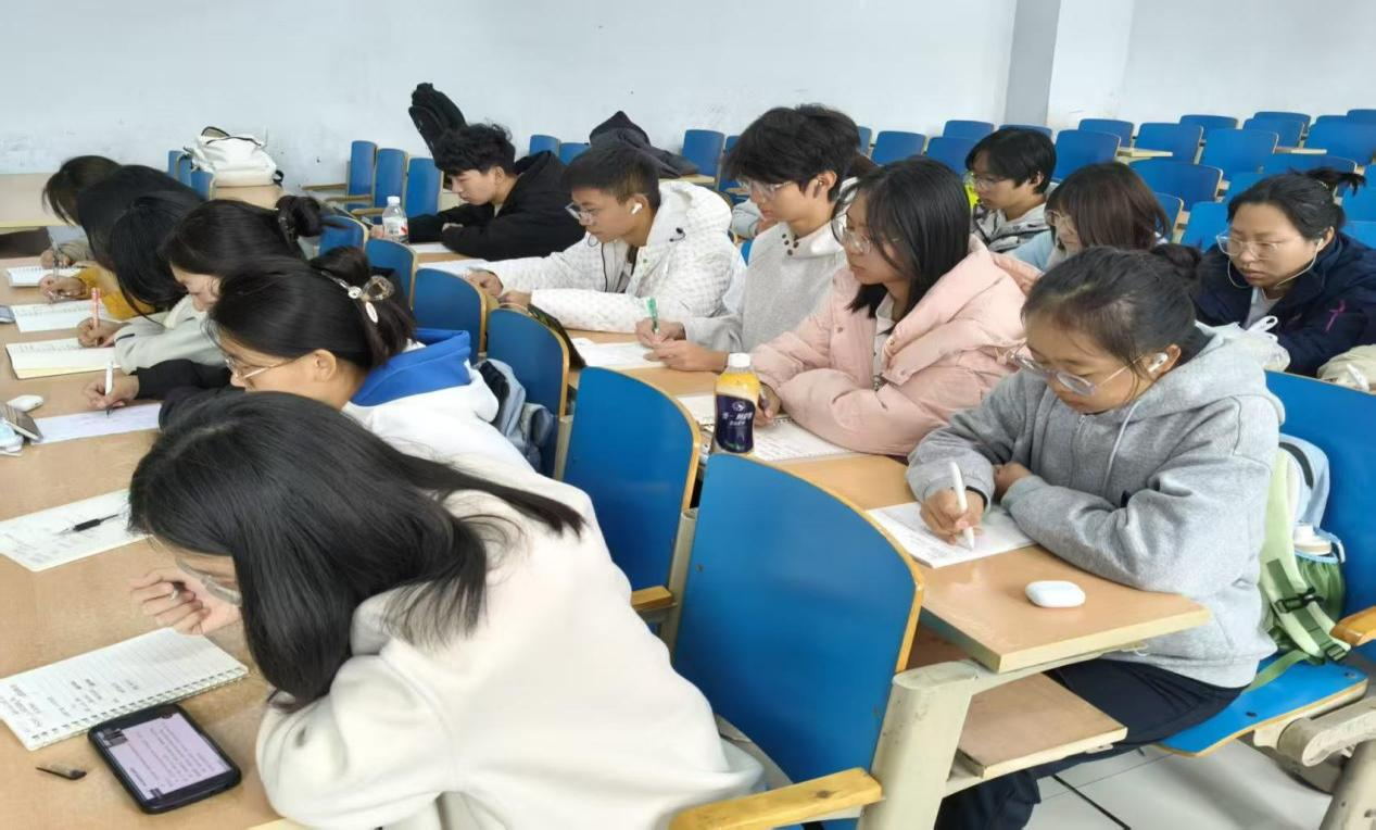 beat365英国官网应用心理学公益小组：以专业之力，筑公益心理防线