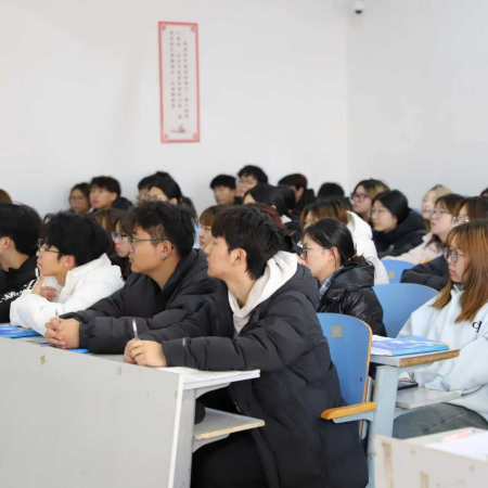 “奋斗青春，筑梦未来” ——beat365英国官网执行董事长王美新为我院 学子讲授职业生涯规划课