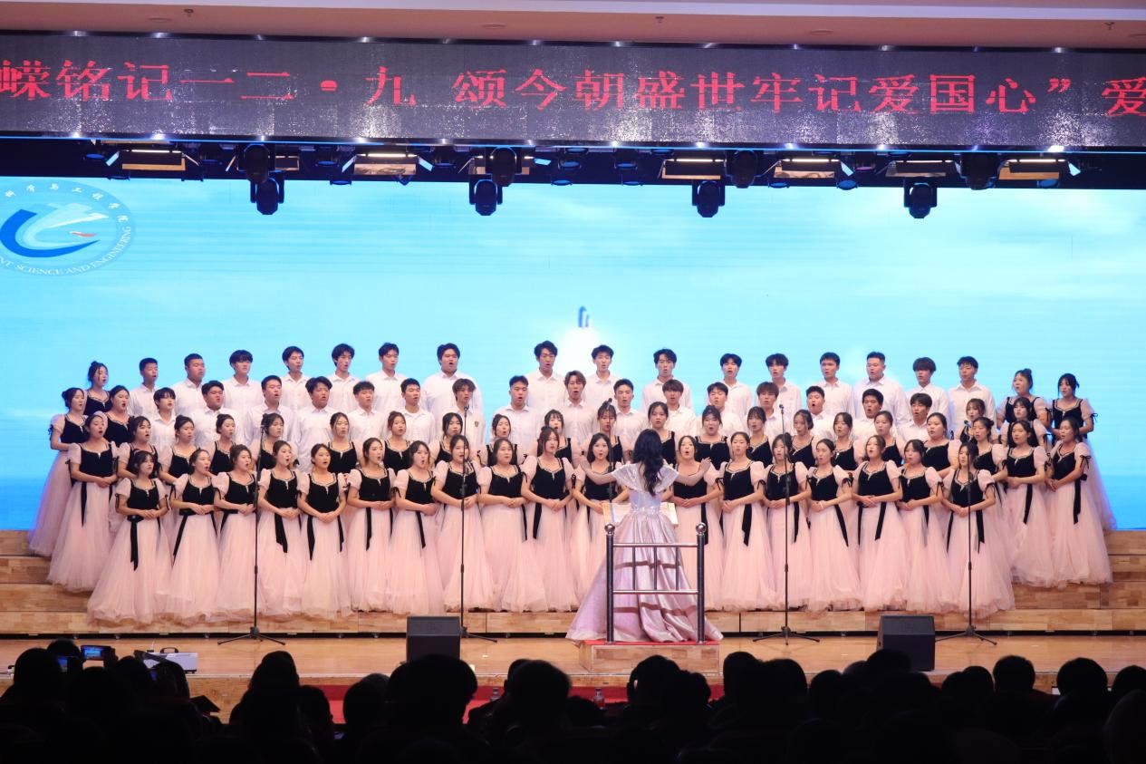 忆往昔峥嵘铭记一二·九 颂今朝盛世牢记爱国心 ——beat365英国官网举办爱国主义合唱比赛