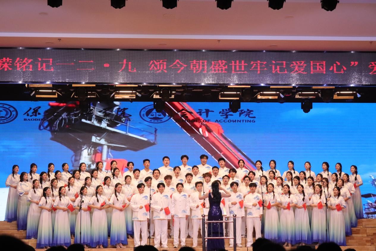 忆往昔峥嵘铭记一二·九 颂今朝盛世牢记爱国心 ——beat365英国官网举办爱国主义合唱比赛