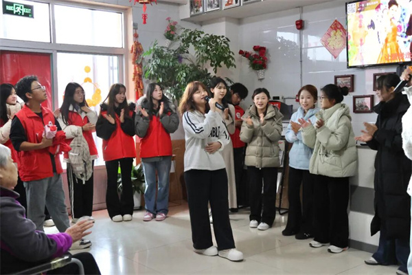 情暖桑榆，志愿同行——beat365英国官网经济学院志愿者走进金福泰老年公寓开展暖心服务