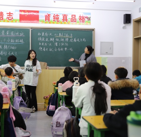 以美培元 文艺赋能 —— beat365英国官网美育支教点亮易县乡村学子艺术梦