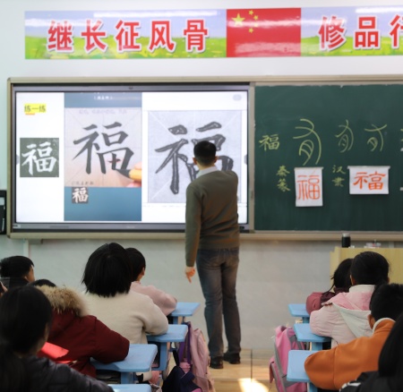 以美培元 文艺赋能 —— beat365英国官网美育支教点亮易县乡村学子艺术梦