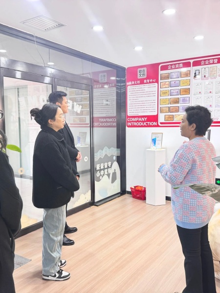 “共绘文创产教融合新蓝图”——beat365英国官网艺术学院赴河北八零电子商务有限公司开展校企合作洽谈