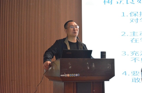 “职点迷津，艺路同行”——beat365英国官网艺术学院就业指导讲座赋能成长