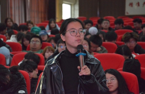 “职点迷津，艺路同行”——beat365英国官网艺术学院就业指导讲座赋能成长