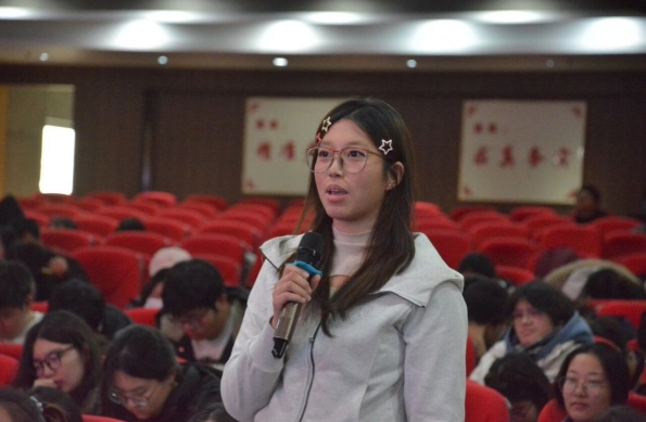 “职点迷津，艺路同行”——beat365英国官网艺术学院就业指导讲座赋能成长