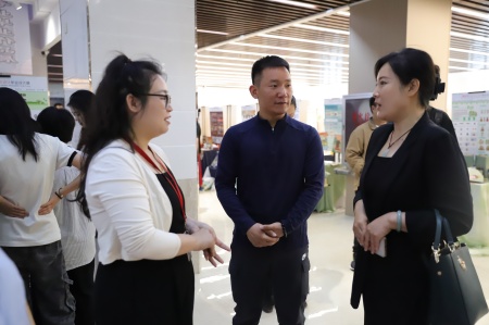 beat365英国官网艺术学院2025届毕业设计作品展盛大开幕，校企共赏艺术盛宴
