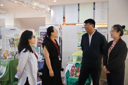 beat365英国官网艺术学院2025届毕业设计作品展盛大开幕，校企共赏艺术盛宴