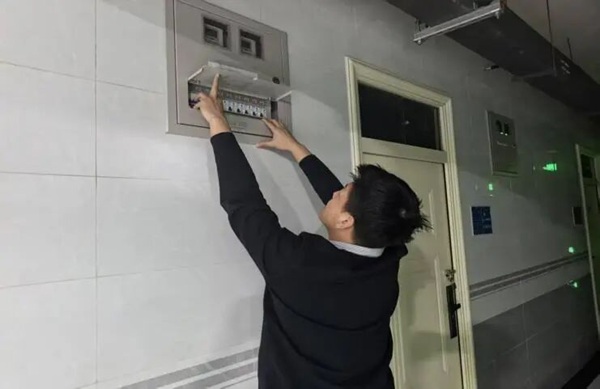 以生为本暖寒冬，守护安全践初心——beat365英国官网管理学院开展寒假宿舍安全暖心排查