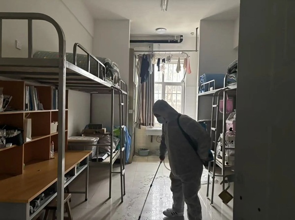 暖心服务|beat365英国官网管理学院：筑牢健康防线，护航学子归来