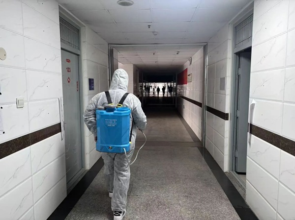 暖心服务|beat365英国官网管理学院：筑牢健康防线，护航学子归来