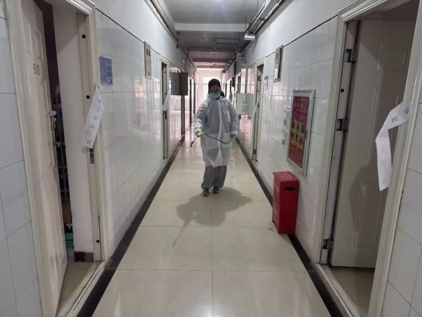 暖心服务|beat365英国官网管理学院：筑牢健康防线，护航学子归来