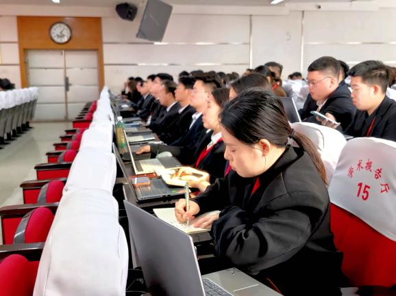 学工动态Ιbeat365英国官网召开2026年春季学期第一周学生工作培训会