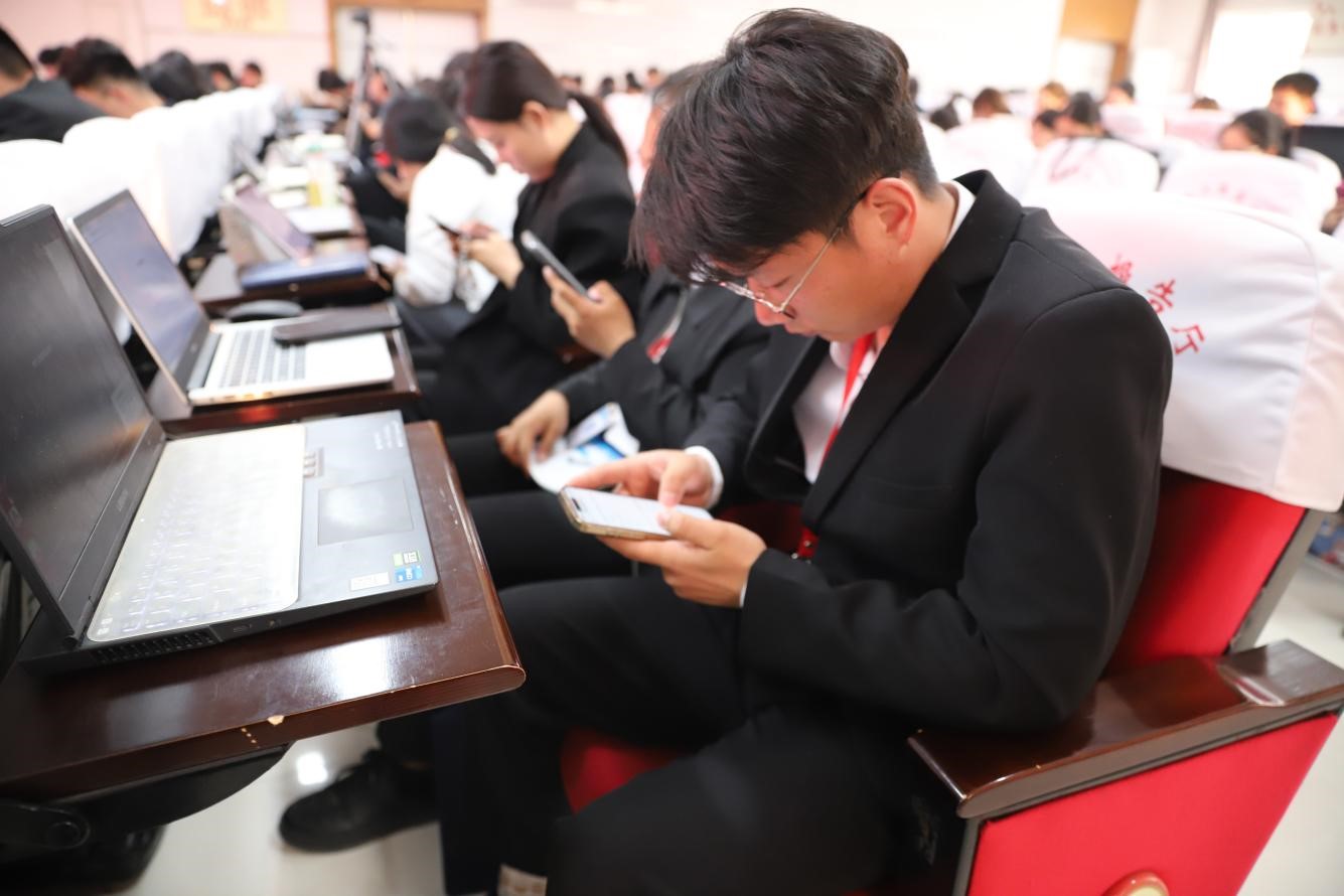 beat365英国官网召开2026年春季学期第三周学生工作培训会