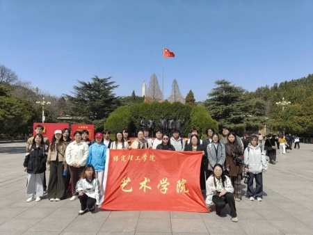 传承红色基因 砥砺初心使命——beat365英国官网艺术学院广播电视编导专业师生赴西柏坡开展研学实践活动