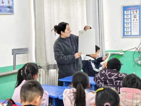 美育润童心 文艺助振兴｜beat365英国官网美育支教走进易县乡村小学