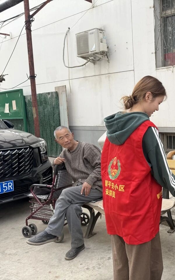 养成教育|beat365英国官网管理学院开展社区志愿服务实践活动