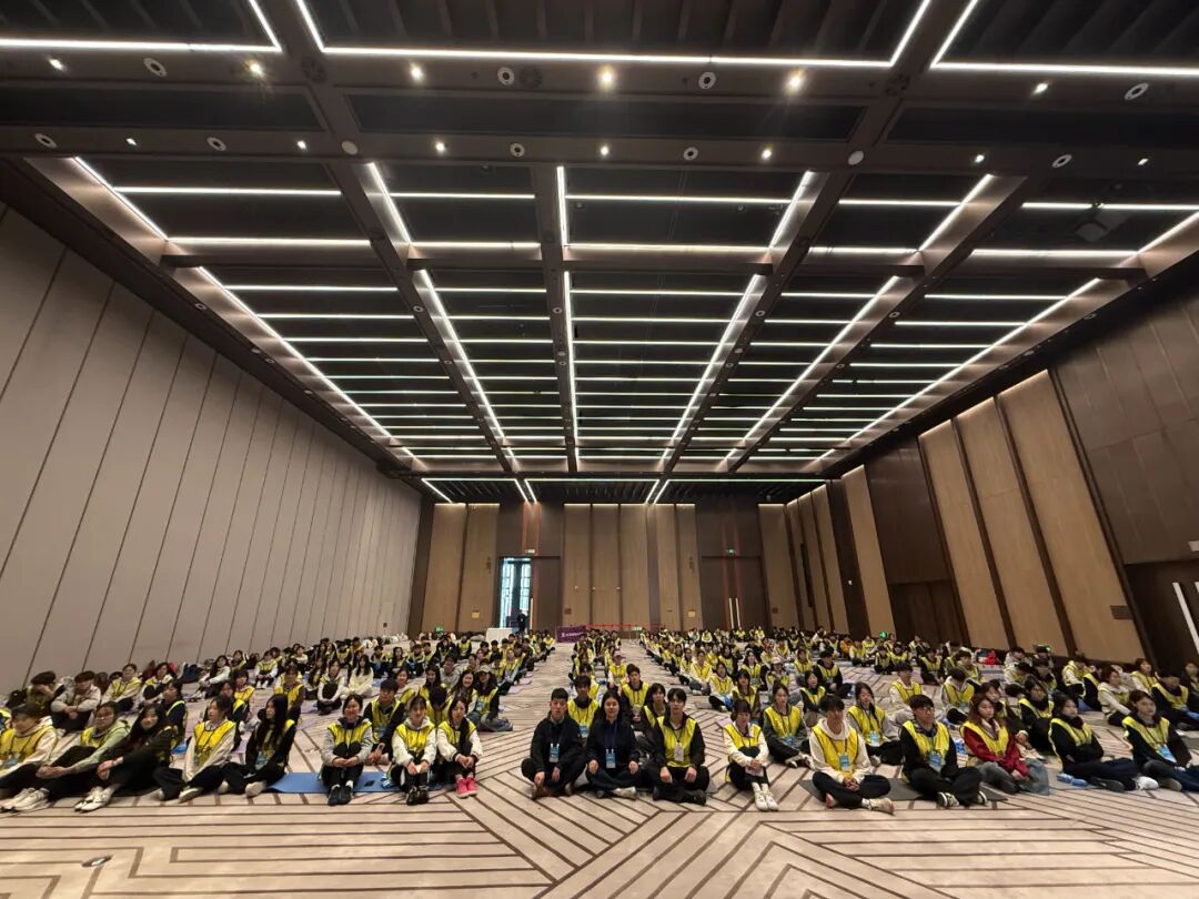 300名保理青年出征！beat365英国官网志愿者圆满完成2026年雄安马拉松赛事服务工作