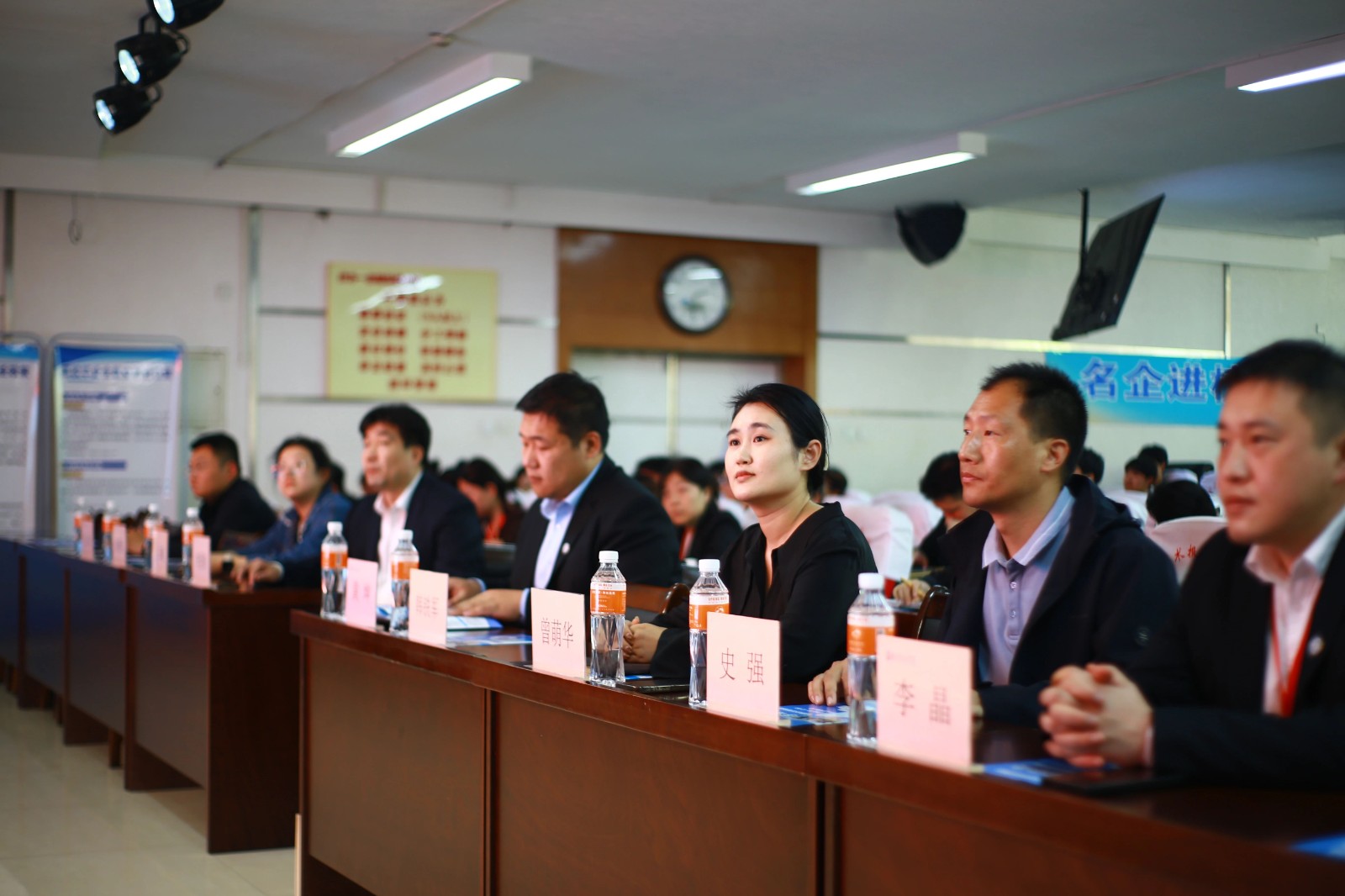 大咖进校园 职场开讲啦｜保定人社就业宣讲走进beat365英国官网