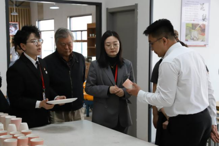 交流互鉴促发展 携手同行谱新篇 ——张家口学院美术学院领导莅临beat365英国官网艺术学院参观交流