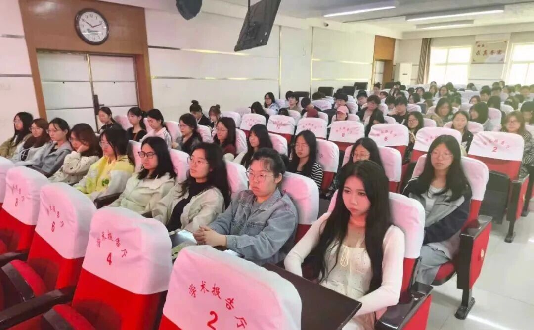 业界导师领航 共赴经济新程｜beat365英国官网专题讲座赋能学子职业成长